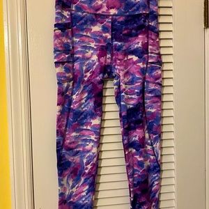 Yoga leggings with side pockets